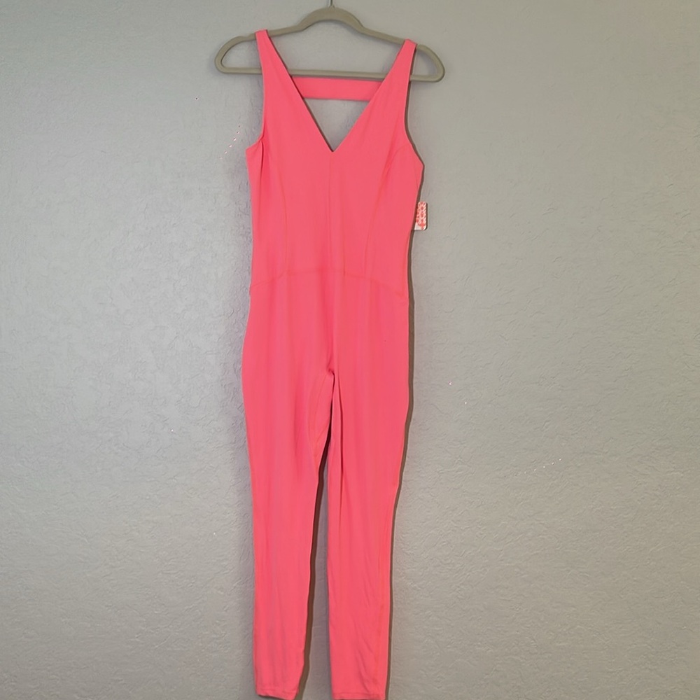 New ✨ FP Movement Never better Strappy Back Jumpsuit Medium Neon Coral - Picture 3 of 11